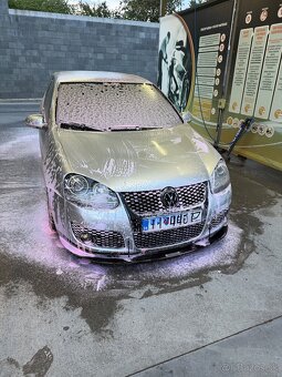 Predam Volkswagen golf 5 1.6 fsi benzín - 2