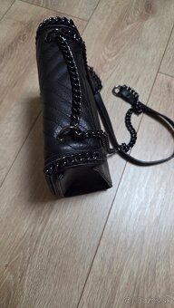 kabelka Guess čierna - 2