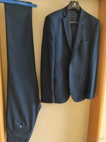 Modrý pánsky oblek - 2