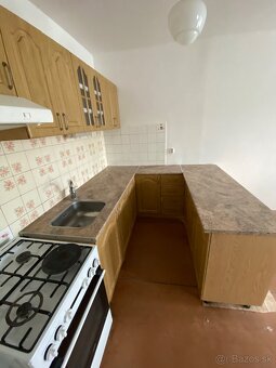 Kuchynská linka do U + spotrebiče + skriňa vo výbornom stave - 2