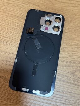 Zadne sklo pre iPhone 15 pro max pacific blue - 2