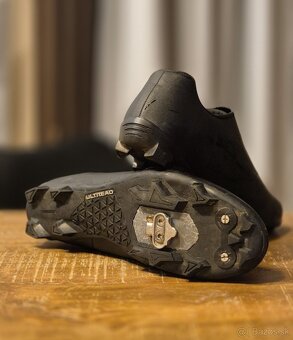 Tretry Shimano XC502 44 Black - 2