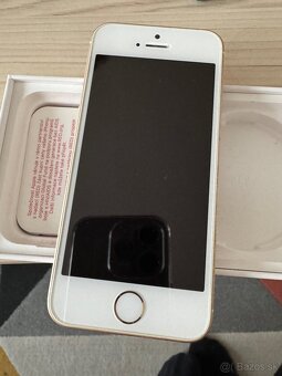 Iphone SE zlatý - 2