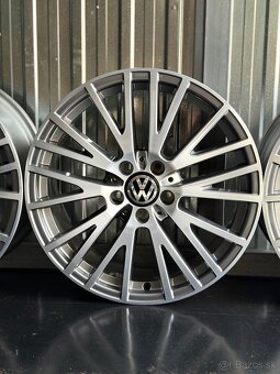 #8 Elektróny originál Volkswagen r18 - 2