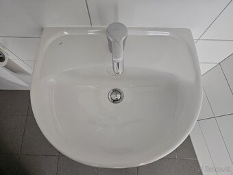 Umývadlo s batériou a s prietokovym ohrievačom - 2