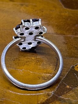 strieborný prsteň Český granát - 2