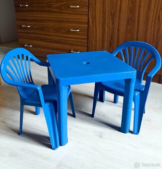 Detský plastový stôl a stoličky - 2