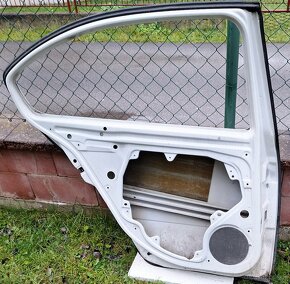 Predám dvere škoda octavia II – sedan - 2