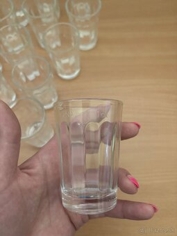 Staré poháre z hrubého skla 0,1l- decáky - 2