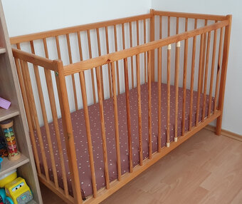Drevená detská postieľka v top stave - 2