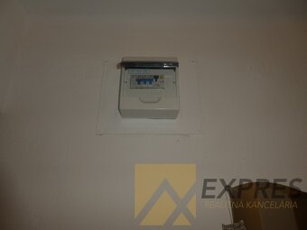 RK EXPRES - na predaj 2 izbový byt v Handlovej, ul. 1.mája. - 2
