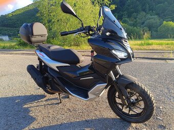 Aprília SRGT125 - 2