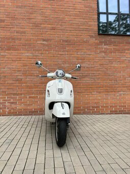 Vespa GTS 300, RV 2016, len 2060 km, výbava - 2