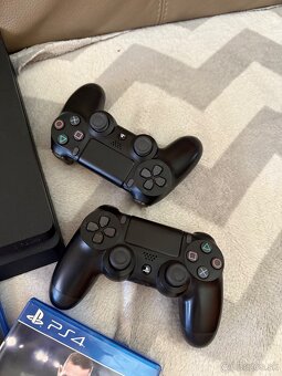 PS4 Slim + 2 ovládače + hry - 2
