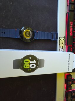 Samsung watch 5 44 lte čierne s dokupeným modrým remienkom č - 2