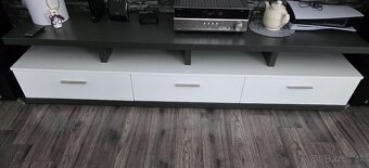 Stolík pod TV - 2