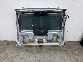 ŠKODA ROOMSTER 06- ZADNÉ KUFROVÉ DVERE - 2