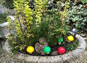 Záhradné dekorácie solárne LED lampy farebné huby - 2