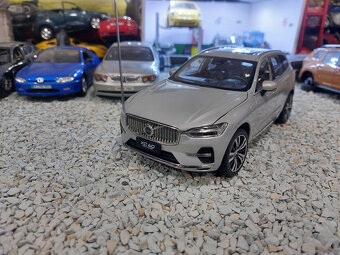 model auta 1:18 Volvo XC60 2022, šedá farba ,Paudi - 2