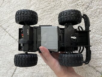 Auto na dialkove ovládanie - 2