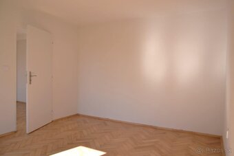 Prenajmem 2-izbovy byt v PT - 2