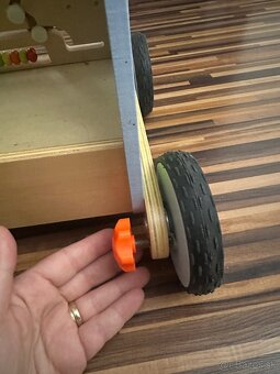 Drevené chodítko s activity board - 2