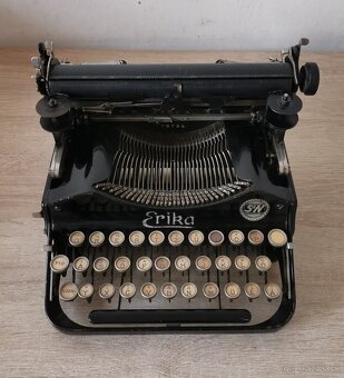Starožitný skladací písací stroj ERIKA model 4 z roku 1927 - 2