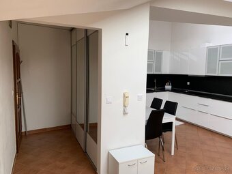 na prenajom 2izb. byt v Komarne, centrum - 2