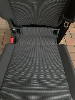 Prostřední sedačka VW Multivan T7 v látce - 2