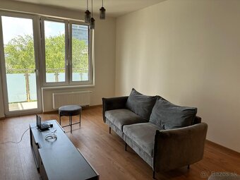 Sedačka sivá + taburetky - 2