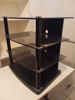 Stolík pod televízor - 2