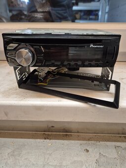 Predám autorádio Pioneer - CD - USB - AUX - 2