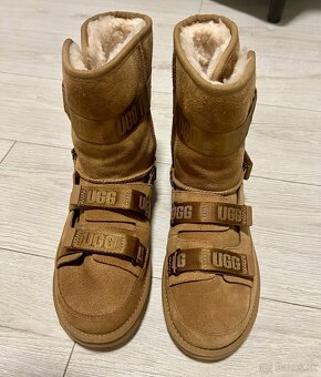 UGG - 2