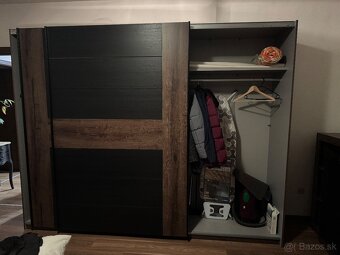 Šatníková skriňa - 2