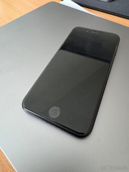 iPhone se 2020- batéria 87% - 2