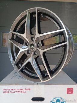Mercedes E-class R19 - 2