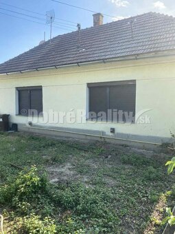 Na predaj: Starší rodinný dom s potenciálom, Mojmírovce pri - 2