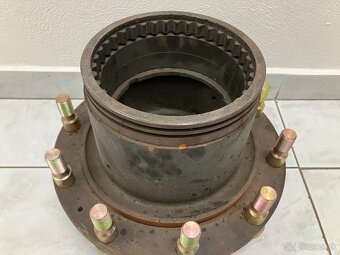 Náboj zadného kola Tatra T148 - 2