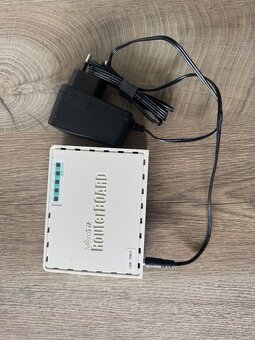 Mikrotik RB750Gr3 - 2