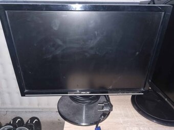 Darujem 2 monitory - 2