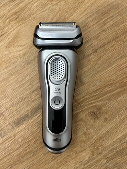 Holiaci strojček Braun série 9 - 2