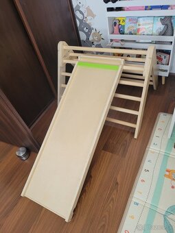 Rebrík s kĺzaciou časťou a trojuholník - 2