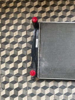 Predám originálny chladič vody (radiátor) OEM 8D0121251BH - 2