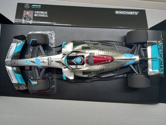 F1 MERCEDES W13 RUSSELL 1.WIN GP BRAZIL 2022 MINICHAMPS 1:18 - 2
