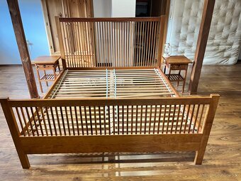 Manželská posteľ z teakoveho dreva s nočnými stolikmi - 2