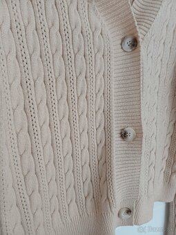 Dámsky béžový kratší sveter - 2