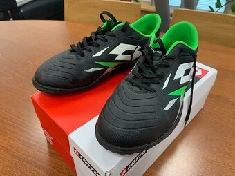 Detské turf-kopačky LOTTO Solista 700 VI TF Jr. - 2