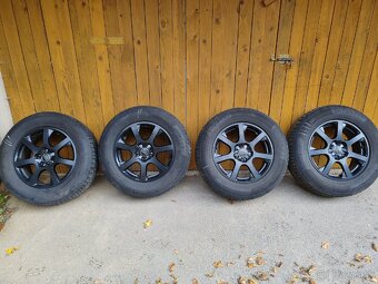 Zimne pneu 235/65 r17 s Audi diskami - 2