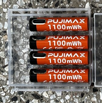 Predám 1,5 V a 9 V nabíjacie batérie. - 2