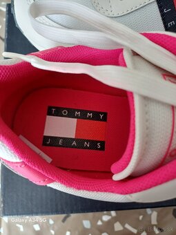 Tommy Hilfiger - 2